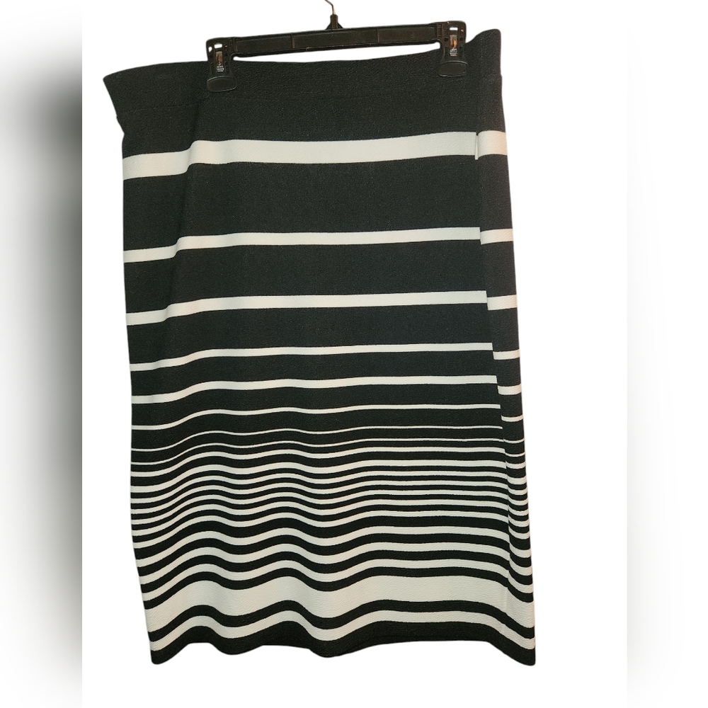 Liz Claiborne Black white strip skirt Size Xl